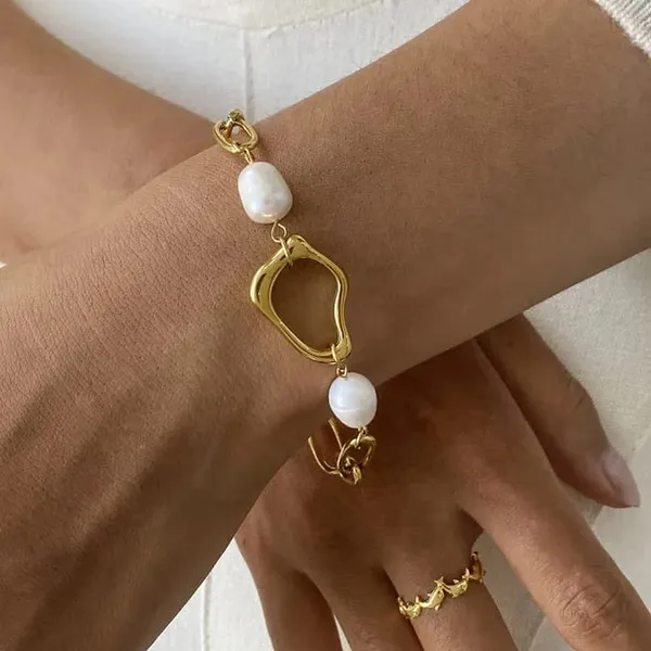 Golden_Stainless_Steel_And_Hypoallergenic_Coating_Bracelet_For_Women